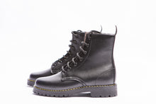 Carica l'immagine nel visualizzatore di Gallery, Scarponcino Artigianale Anfibio Nero