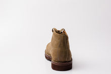 Carica l'immagine nel visualizzatore di Gallery, Scarponcino Artigianale Ingrassato "Crazy Horse" Testa di Moro
